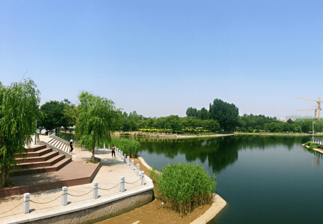 是一座滨河开放式城市公园,是石家庄环城水系沿线公园之一