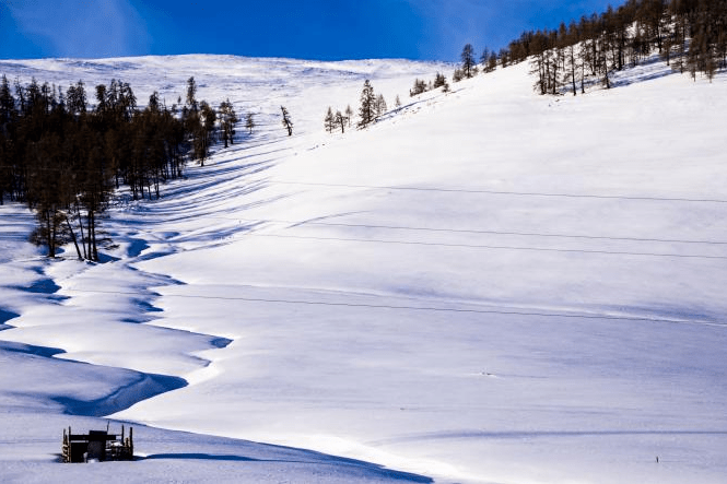 来禾木吉克普林滑雪场,潇洒季