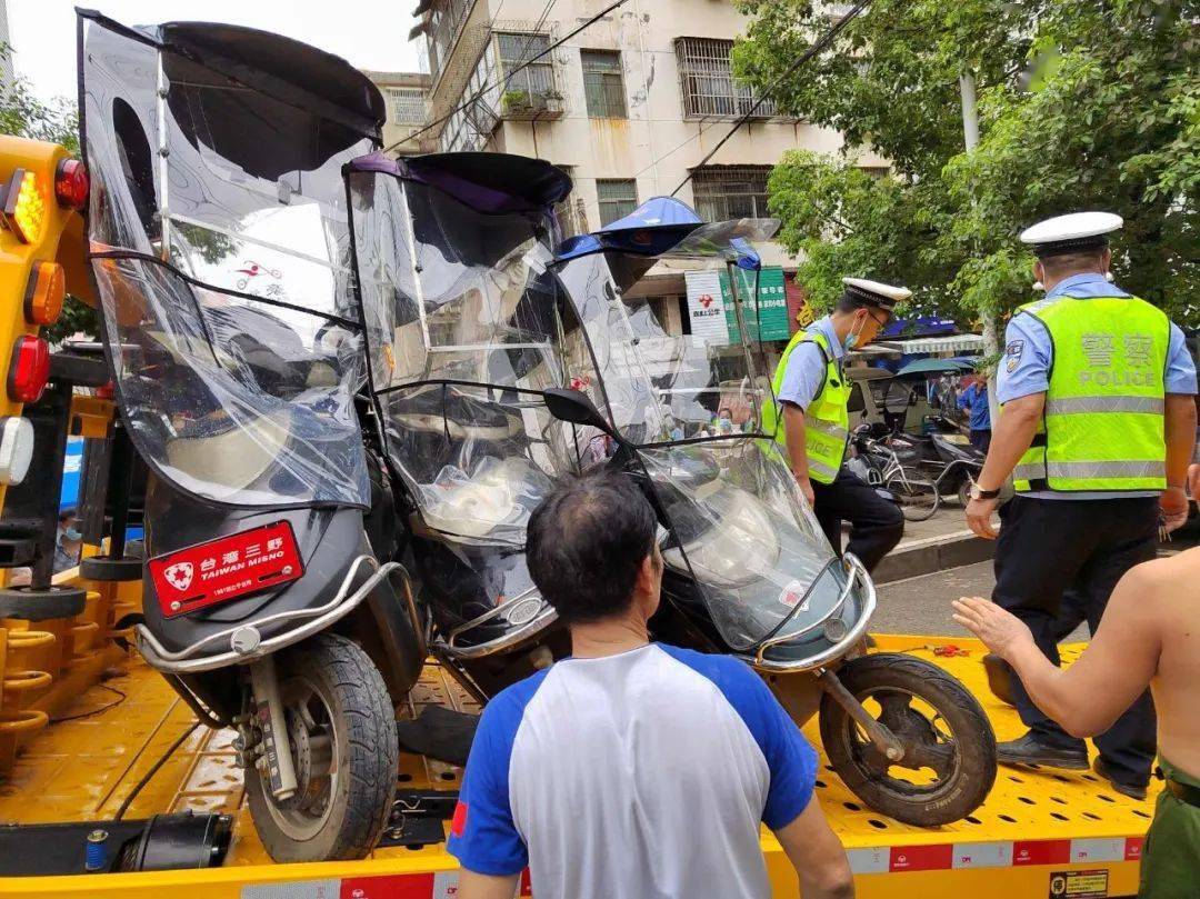 嘉鱼严抓电动车,摩托车乱停乱放!_整治