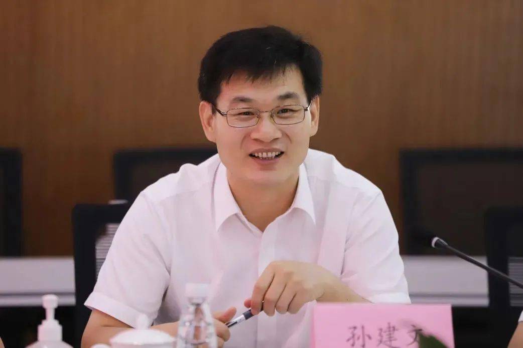 袁广鑫对孙建文一行的到来表示热烈欢迎.