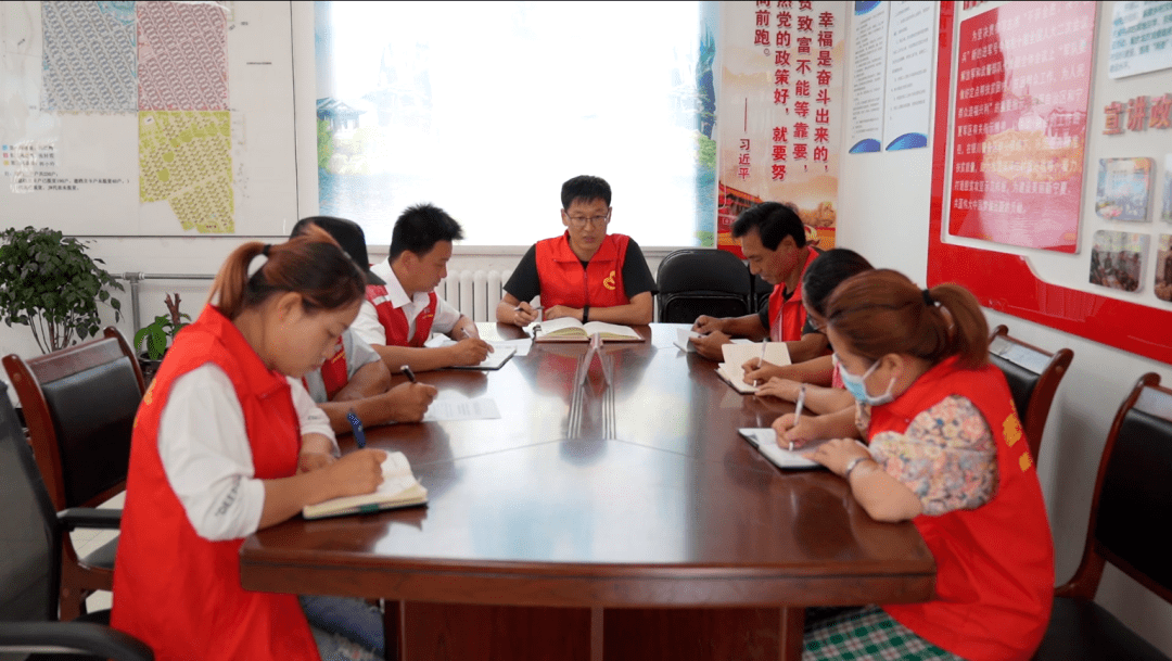 两优一先董应虎情系故乡土梦圆村官路