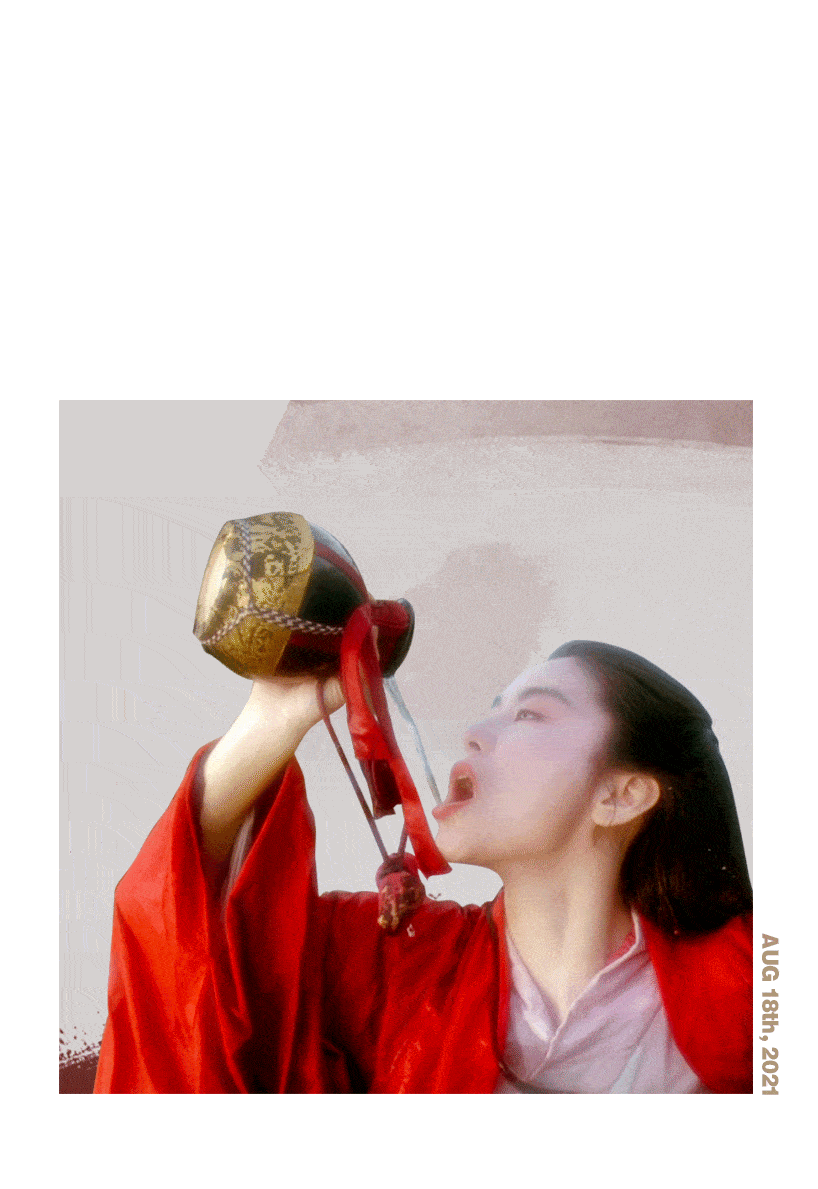 就知道是王家卫,看到无厘头的疯癫美女就猜是周星驰一样