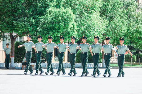 武警河南省总队组织千余名新兵进行队列会操