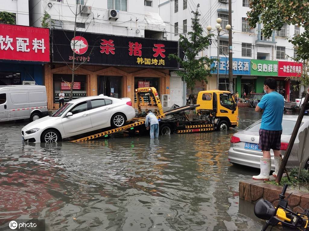 连云港|江苏连云港突降暴雨 道路大面积积水