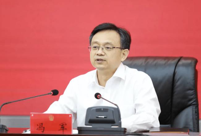 中央提名,山西省委研究决定,冯军任山西省高院党组书记
