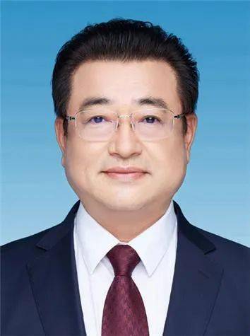 杨洁,女,汉族,1967年8月生,省委党校在职研究生,中共党员,现任唐山市