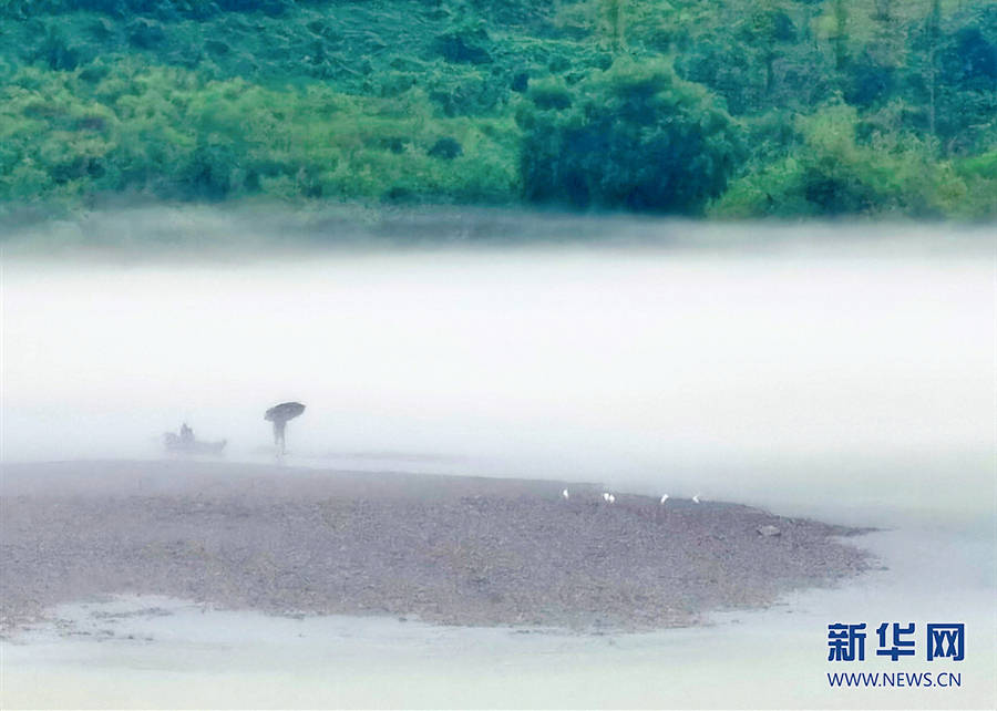 江畔|阿蓬江畔烟雨朦胧 千年濯水古镇宛如水墨画卷