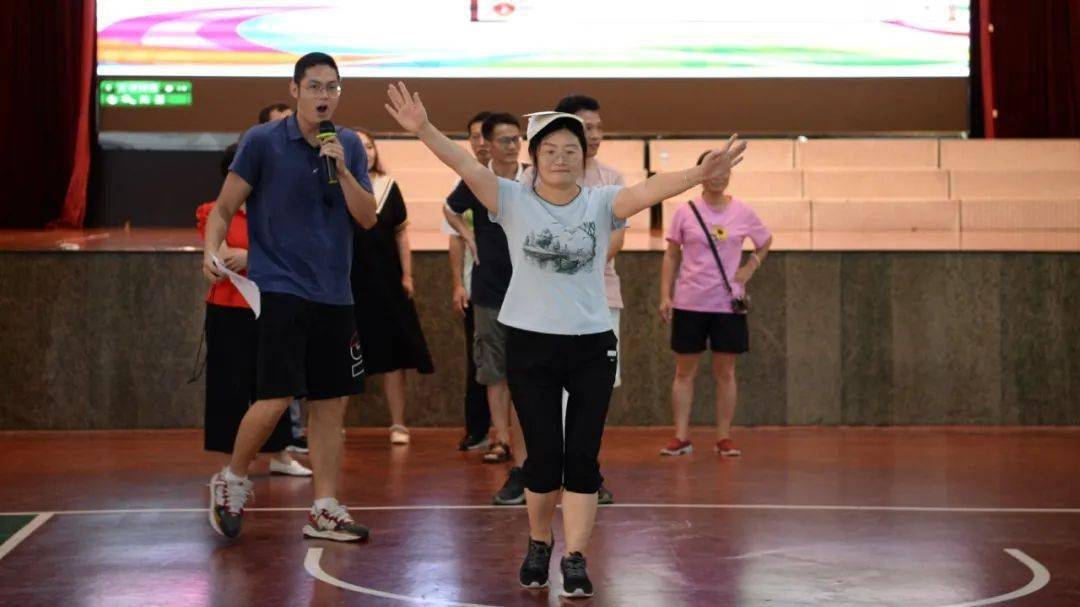 "快乐工作,团结奋进"九江镇初级中学开展教师团康活动