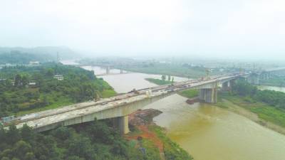 漩水沱岷江特大桥全线贯通 预计10月底具备通车条件