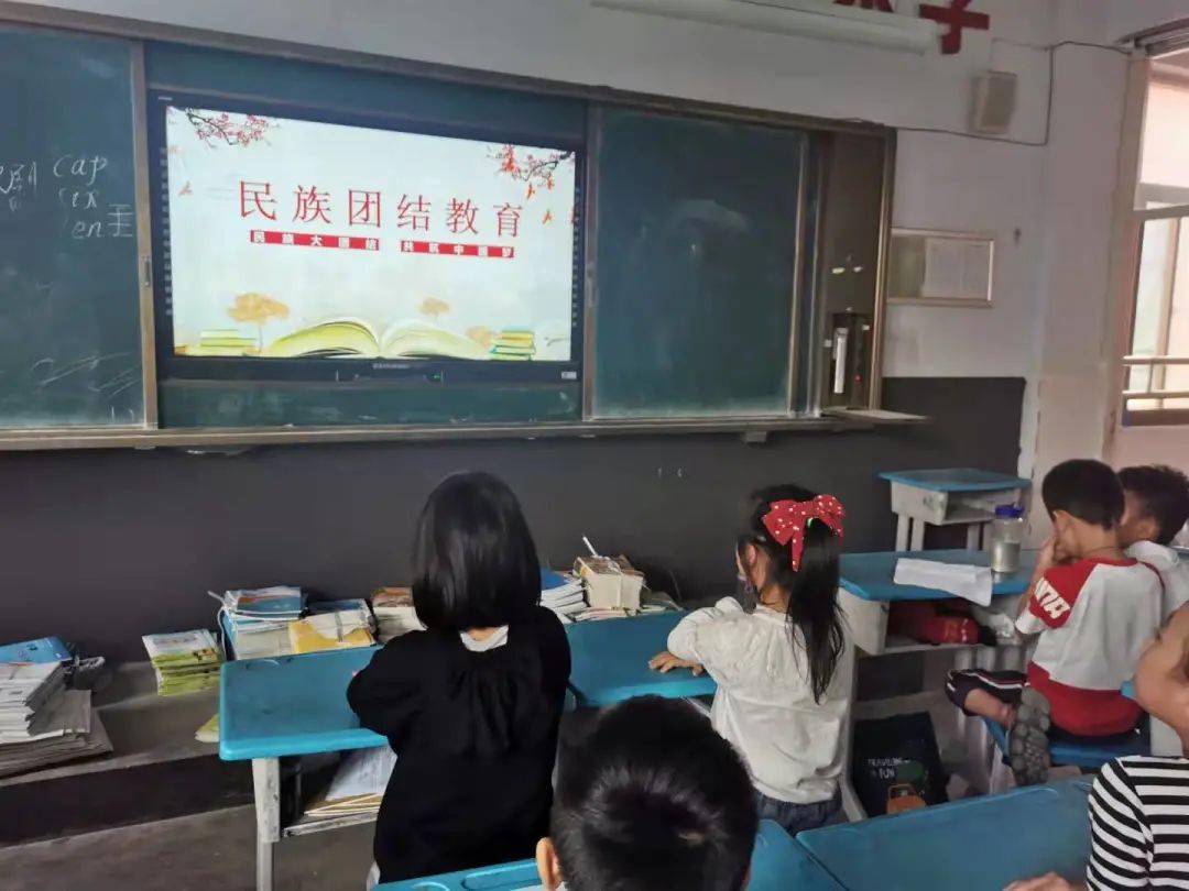 我县各学校上好"民族团结开学第一课"_教育