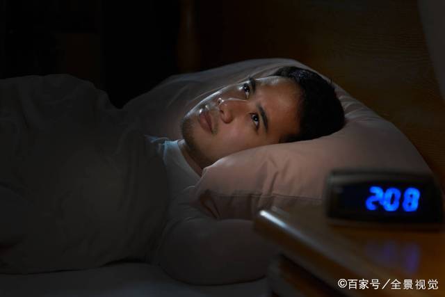 生活|睡觉时有4种异常，或肝脏已经“撑不住”，早做检查，别不当回事