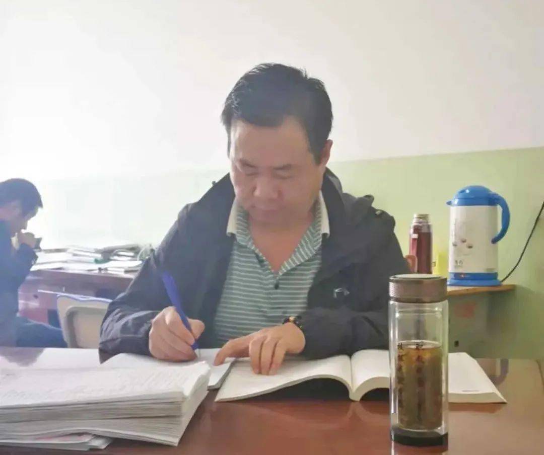 临夏县南塬乡谢家坡初级中学 何永吉