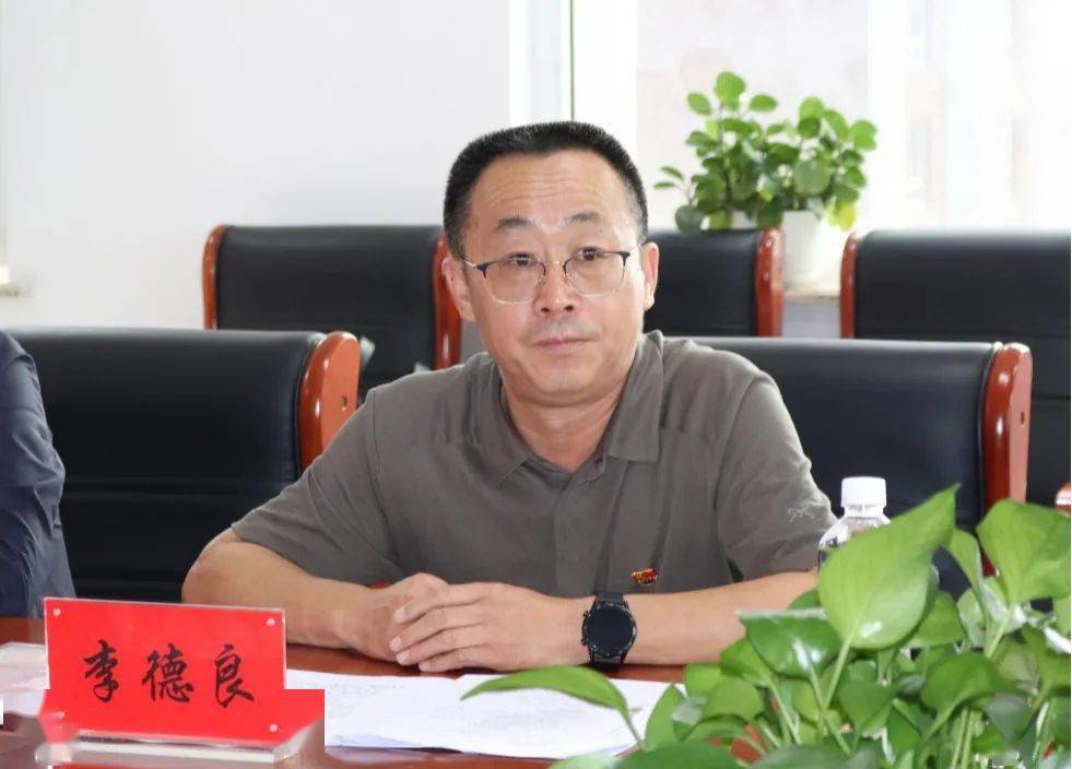 县政协调研组到政务服务中心调研优化营商环境工作
