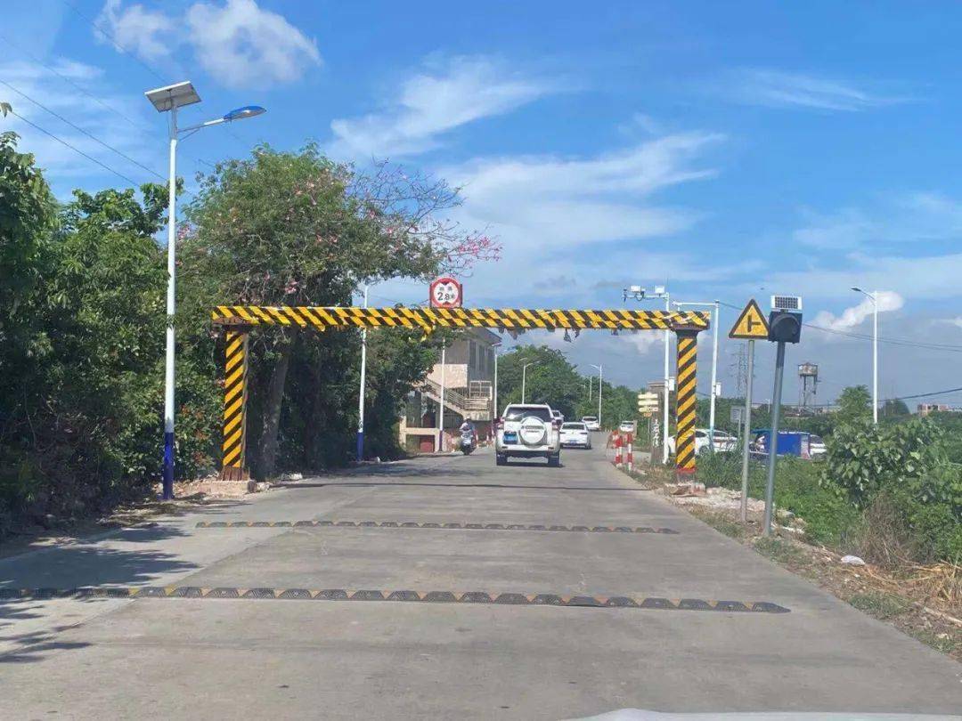 y530道段已安装限高栏和安桥路口往石湾方向园洲司机朋友注意啦