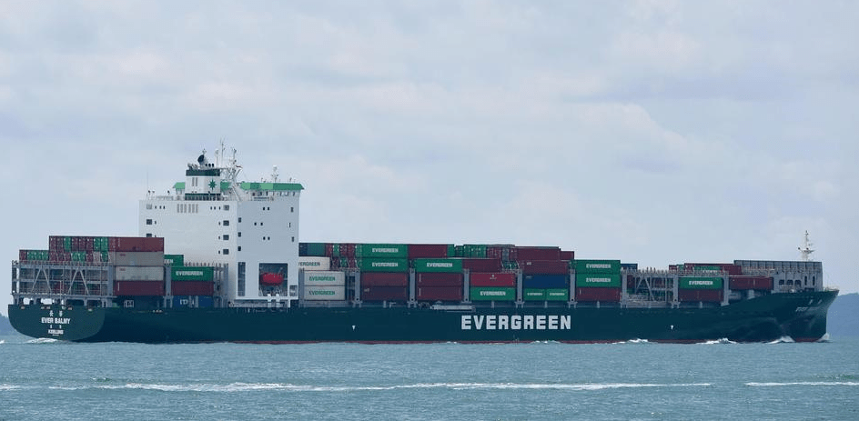 长荣海运公司(evergreen marine corporation)的一艘船在中国台湾高雄