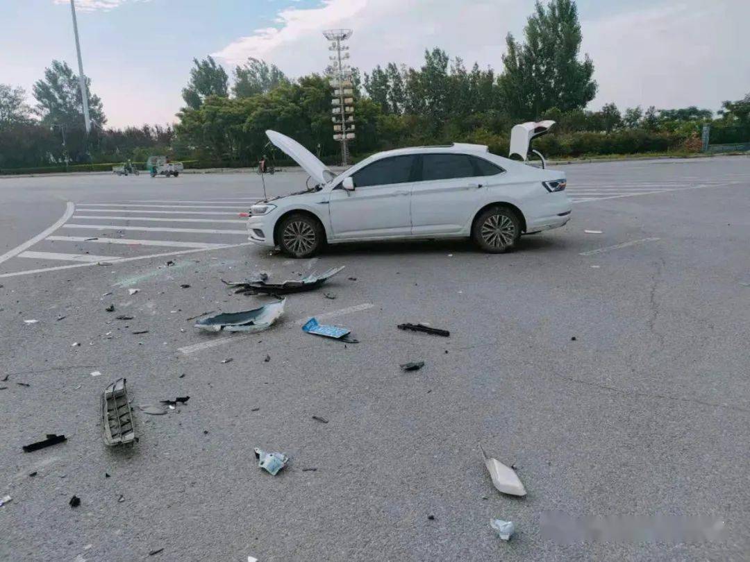 邯郸公路超速撞车,一条安全带救了三条命