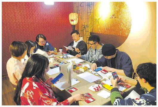 北京一家"剧本杀"店里,一组玩家正在进行游戏.受访者供图