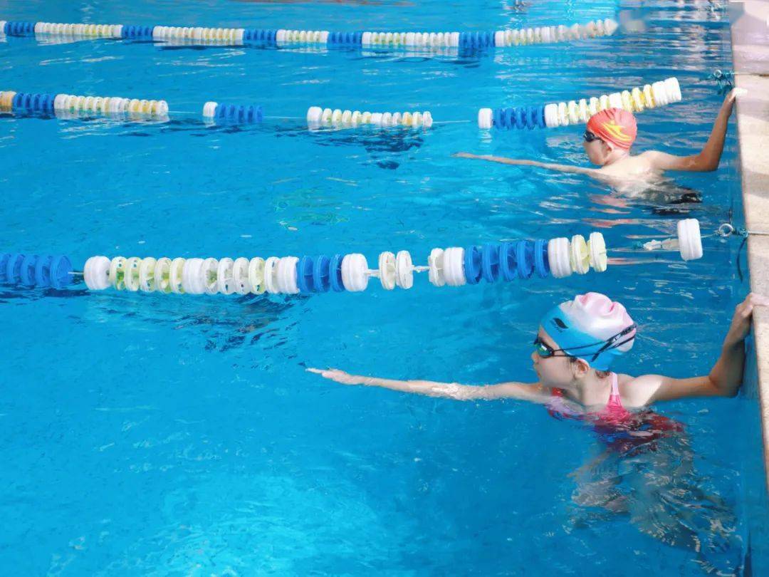 9月8日,9日下午,南安市厚德小学游泳比赛在石井爱水游泳馆隆重举行.