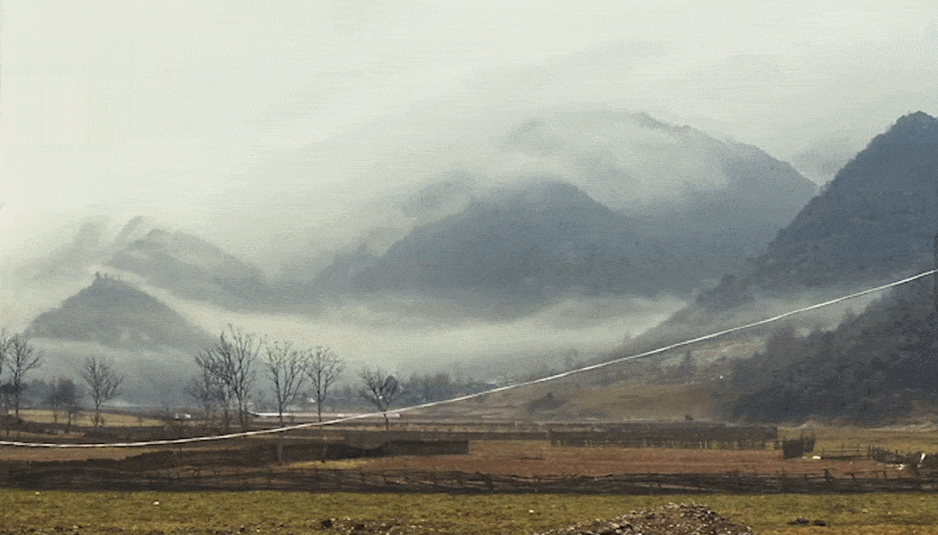 推窗见青山瑞士般的风景日系的家她在中国西部小村庄