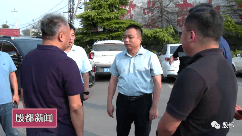 殷都区领导调研铜冶镇 都里镇道路建设情况_王磊
