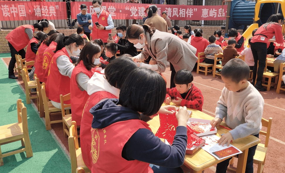 百个奋斗故事57肖贤梅扎根海岛奉献青春