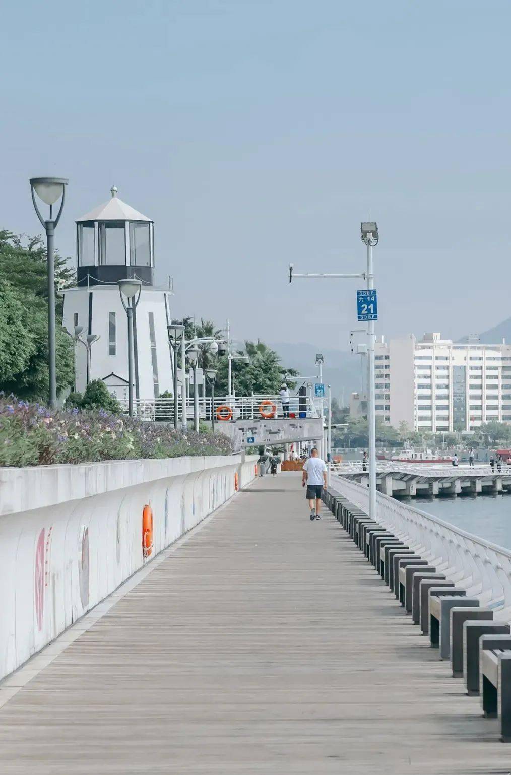灯塔图书馆【地址】深圳市盐田区海景二路1019号灯塔图书馆