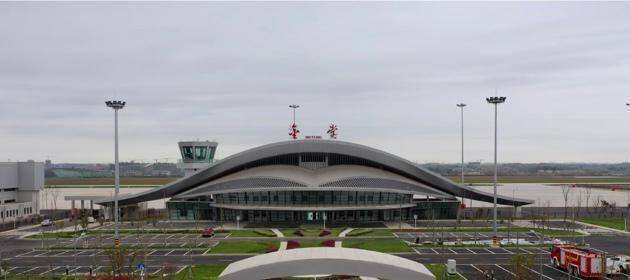 据了解,成都淮州机场于2021年6月11日正式通航,主要承担的业务有公务
