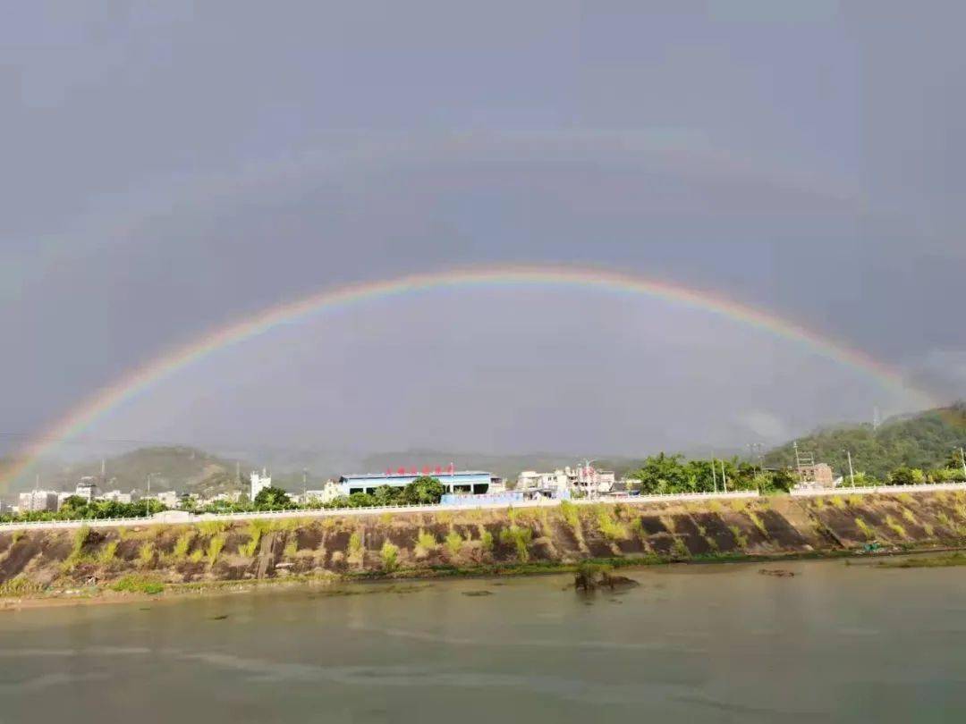 出现了漂亮的一幕-双彩虹大埔湖寮黎加坪高圳方向下午4点15分雨下