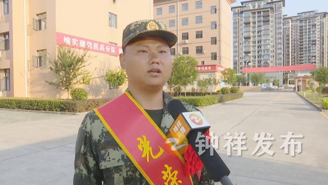 钟祥市102名入伍新兵启程奔赴军营