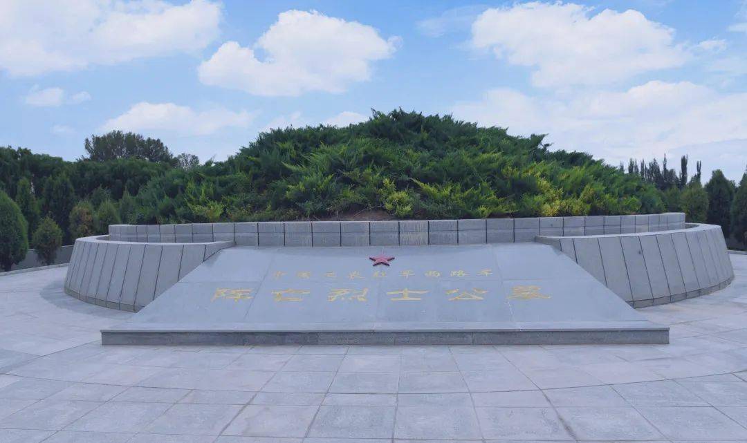 高台西路军阵亡烈士公墓绕过纪念碑,便是中国工农红军西路军阵亡烈士