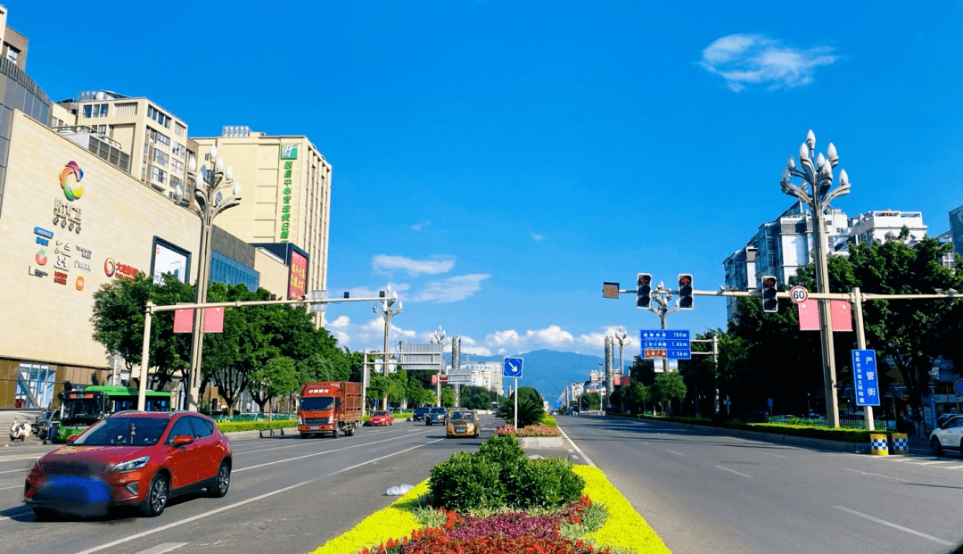 西昌航天大道沿线,胜利北路等几乎每条主干道沿线都有酒店,住所.