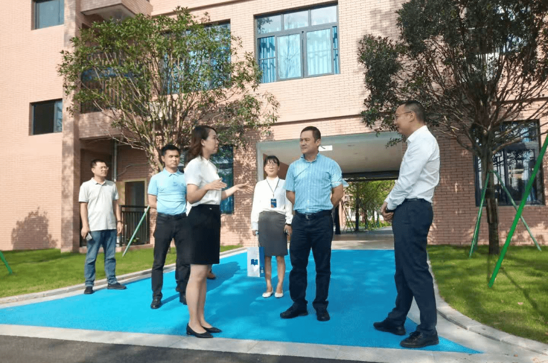 邛崃市委常委宣传部部长宋亮深入我市文君小学检查工作