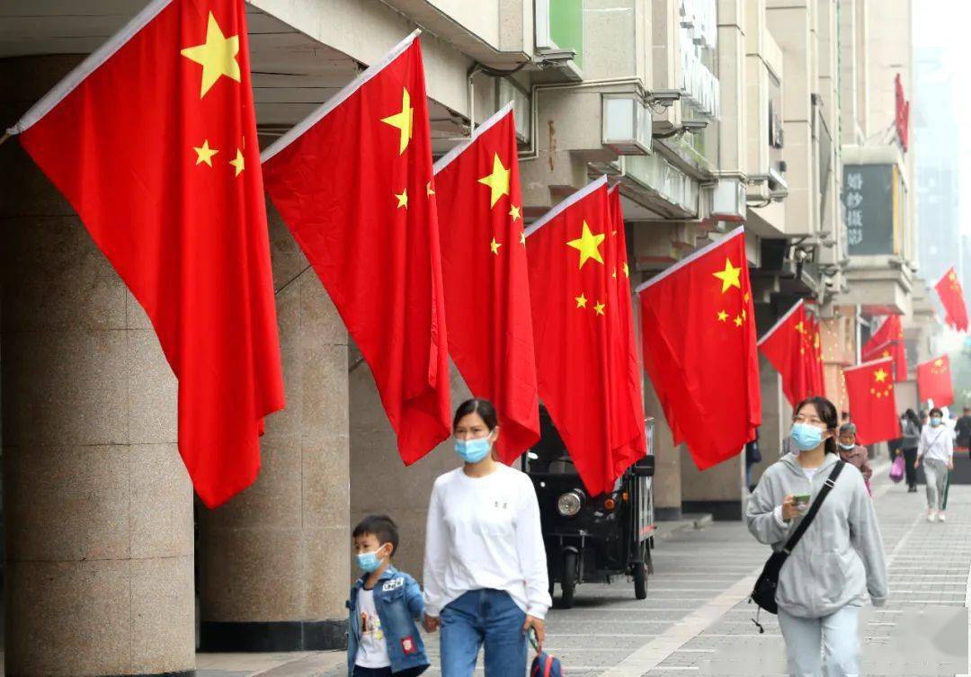 我爱你中国!西安街头国旗飘扬喜迎国庆