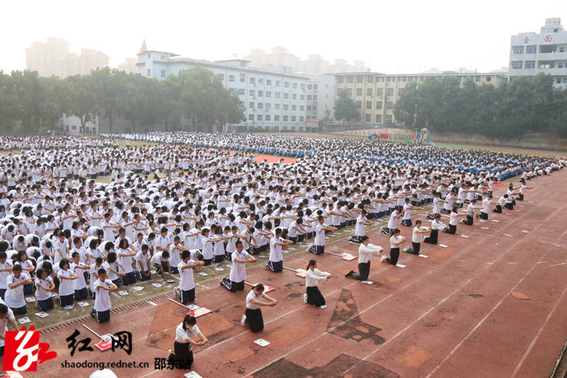 经纬实验学校举办首届祭孔大典 办国学教育特色学校