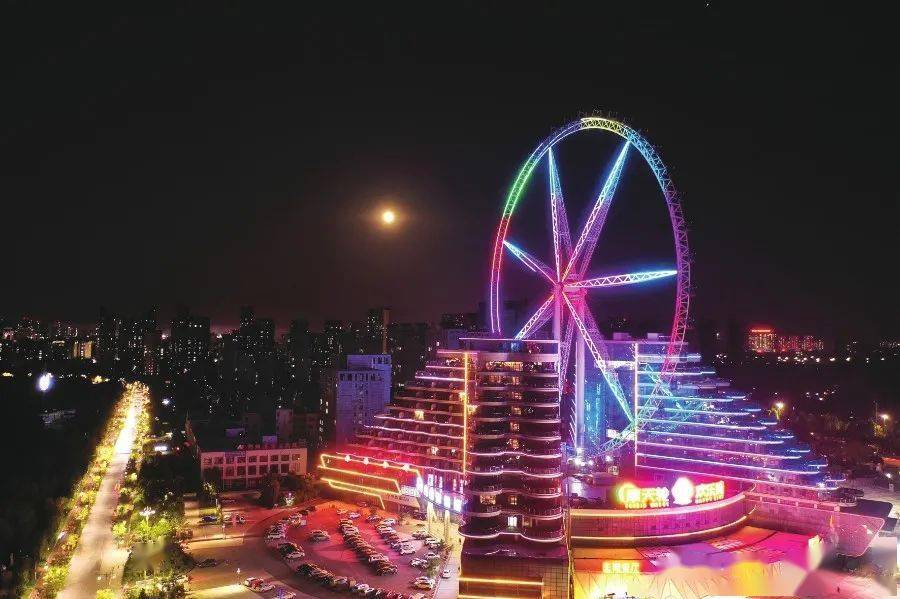 国庆炫美灯光秀 点亮水城夜上空_聊城