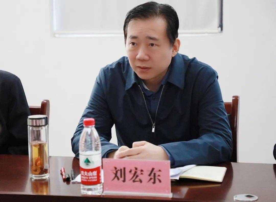 开封中院院长刘宏东到三里堡办事处调研工作