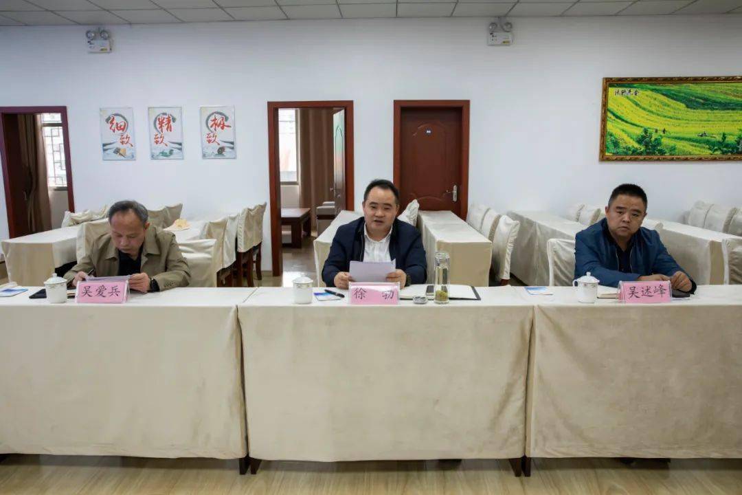 徐勃到县税务局调研税收工作