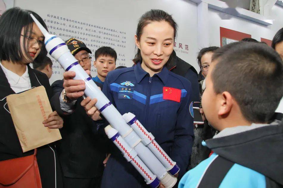 飒!顶着两个"首位,她和女儿有个约定