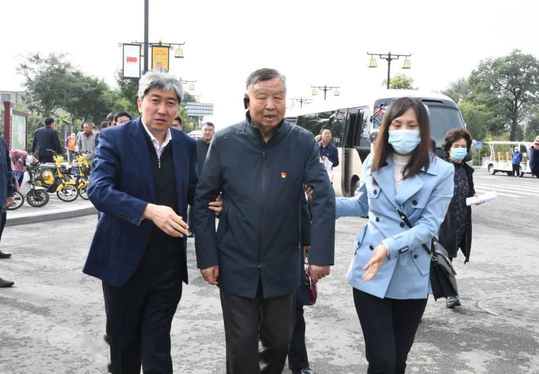 10月14日,省人大常委会原副主任吴达才,武正国,胡苏平,李玉明,彭致圭