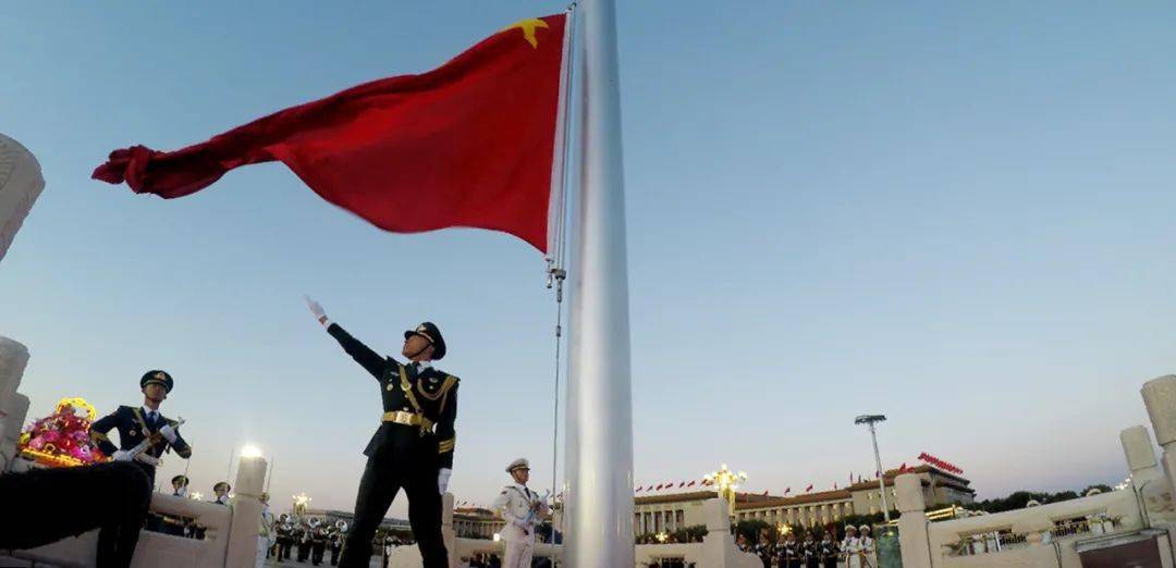 cn中国国旗网 "天安门广场升旗时刻表"天安门地区管理委员会 http