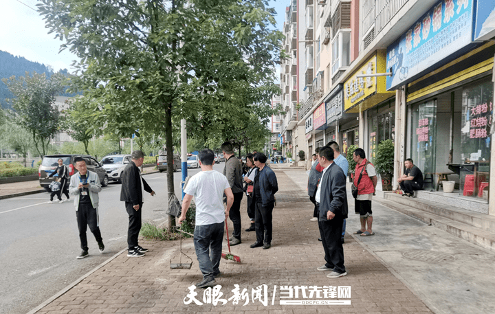 我为群众办实事赫章县妈姑镇改善小区容貌优化环境卫生