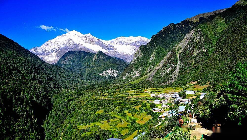 凡看世界" 雨崩村位于云南省迪庆藏族自治州德钦县云岭乡雨崩景区境内