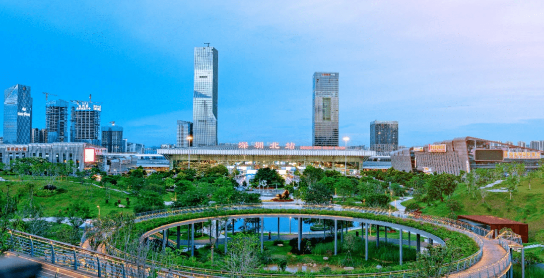 光明城站位于广东省深圳市光明区光明街道.