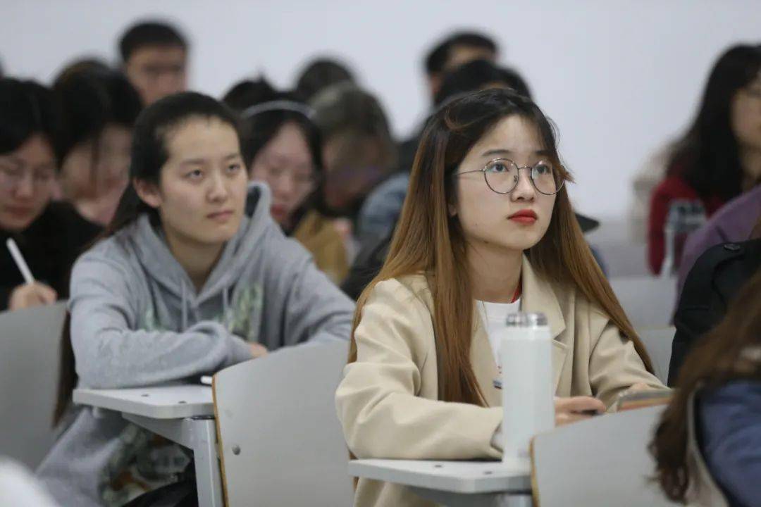 "文 胡杭雨 毛倩雯 高瑜凰图 徐晗 温欣亚 曹钰琛 戚佳欣 林雨轩