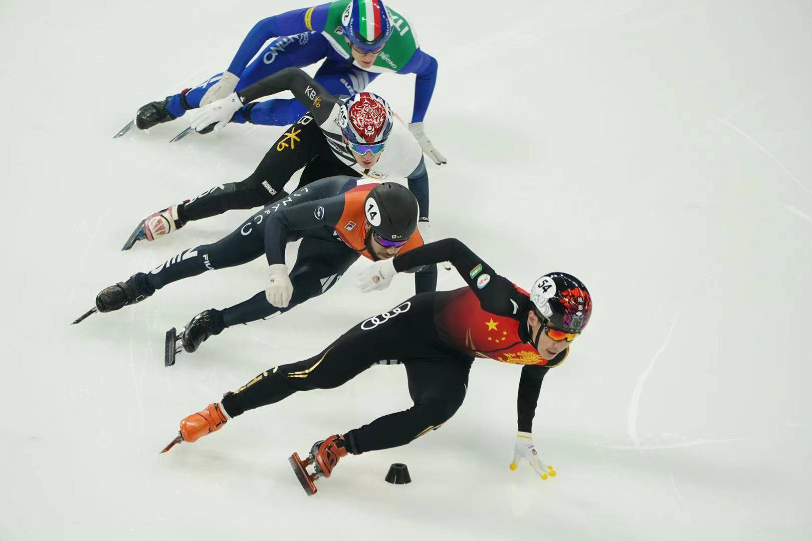 夺金中国队力夺短道速滑世界杯中国站2000米混合接力金牌