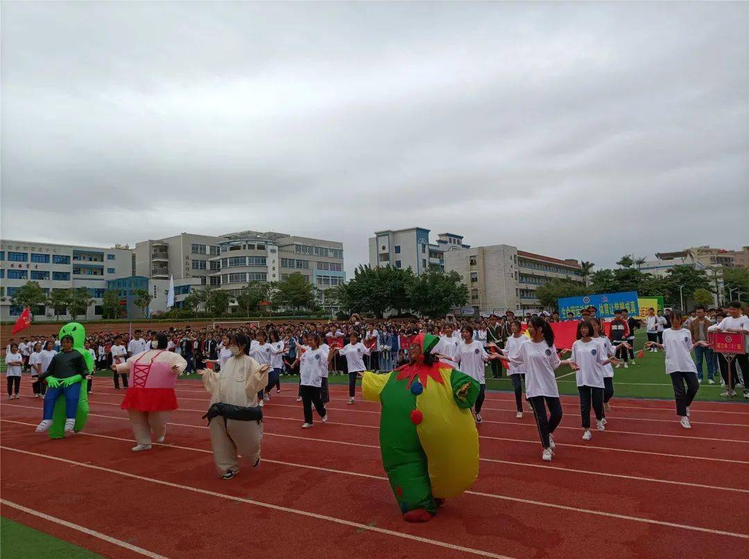 运动点燃激情五星中学隆重举行第60届学校运动会