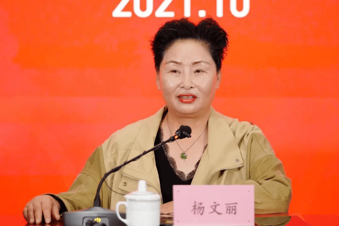 该剧主演杨文丽说《郾城大捷》场面宏大,既有纯正的豫剧品味,又兼