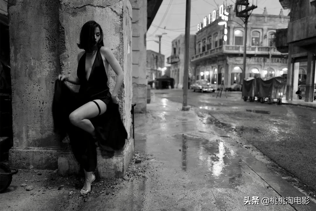 的卸任之作中,两位邦女郎——"玛德琳"蕾雅·赛杜和"帕洛玛"安娜·德