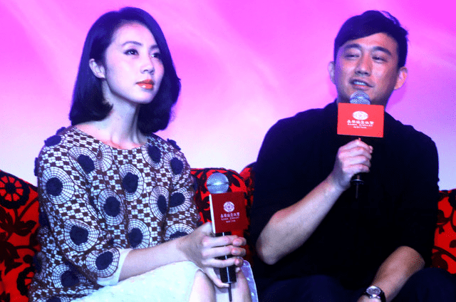 显得 黄磊老婆孙莉颜值真抗打,生图下脸上也没什么皱纹,看着还很年轻