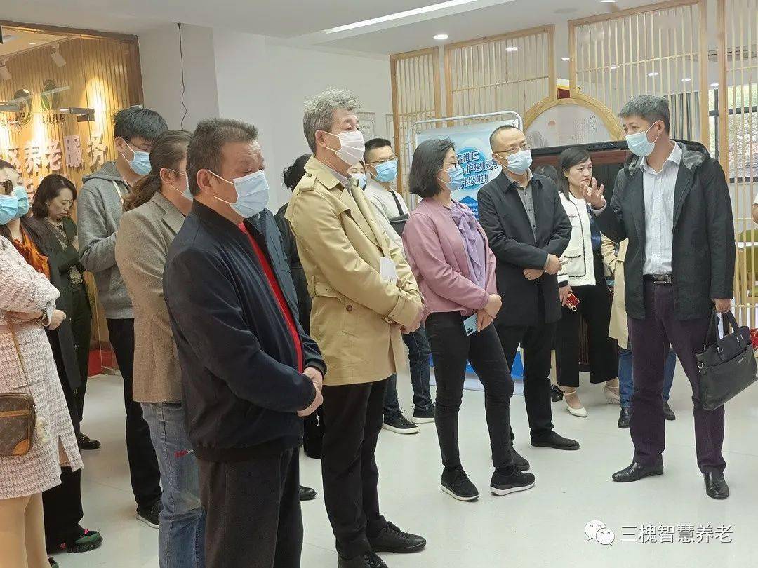 10月28日,区政协副主席杨卫青,部分委员及相关工作人员一行赴秦淮区